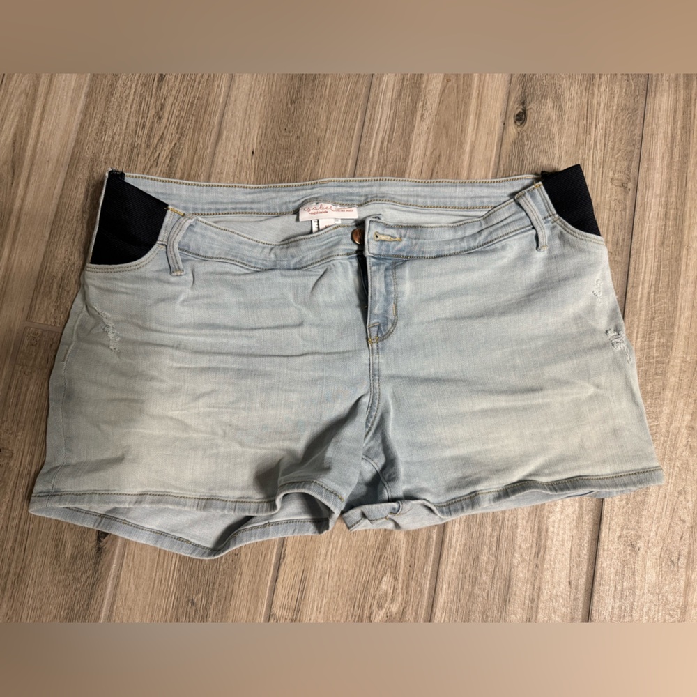 🤰🏼 Isabel Maternity by Ingrid & Isabel Light Wash Jean Shorts 16